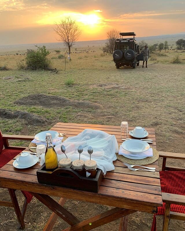 These are the moments you&rsquo;ll never forget what they felt like 💫.... #travel #travelafrica #africa #justgo #weareafrica #bush #nature #breakfast #memories #love #trip #plan #adventure #experience #tanzania #serengeti #bushbreakfast