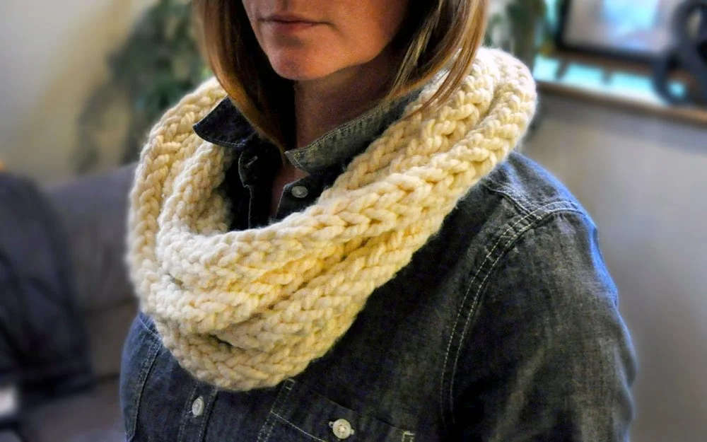 Tutorial: Holiday Gift Arm Knitting on a Plane