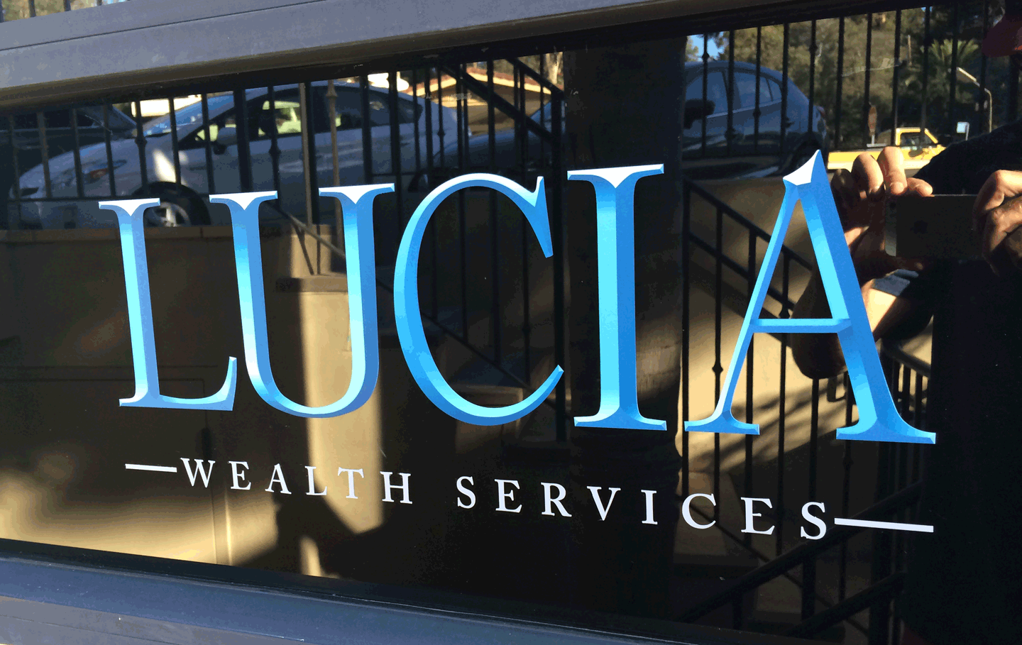 business-logo-window-store-front.png