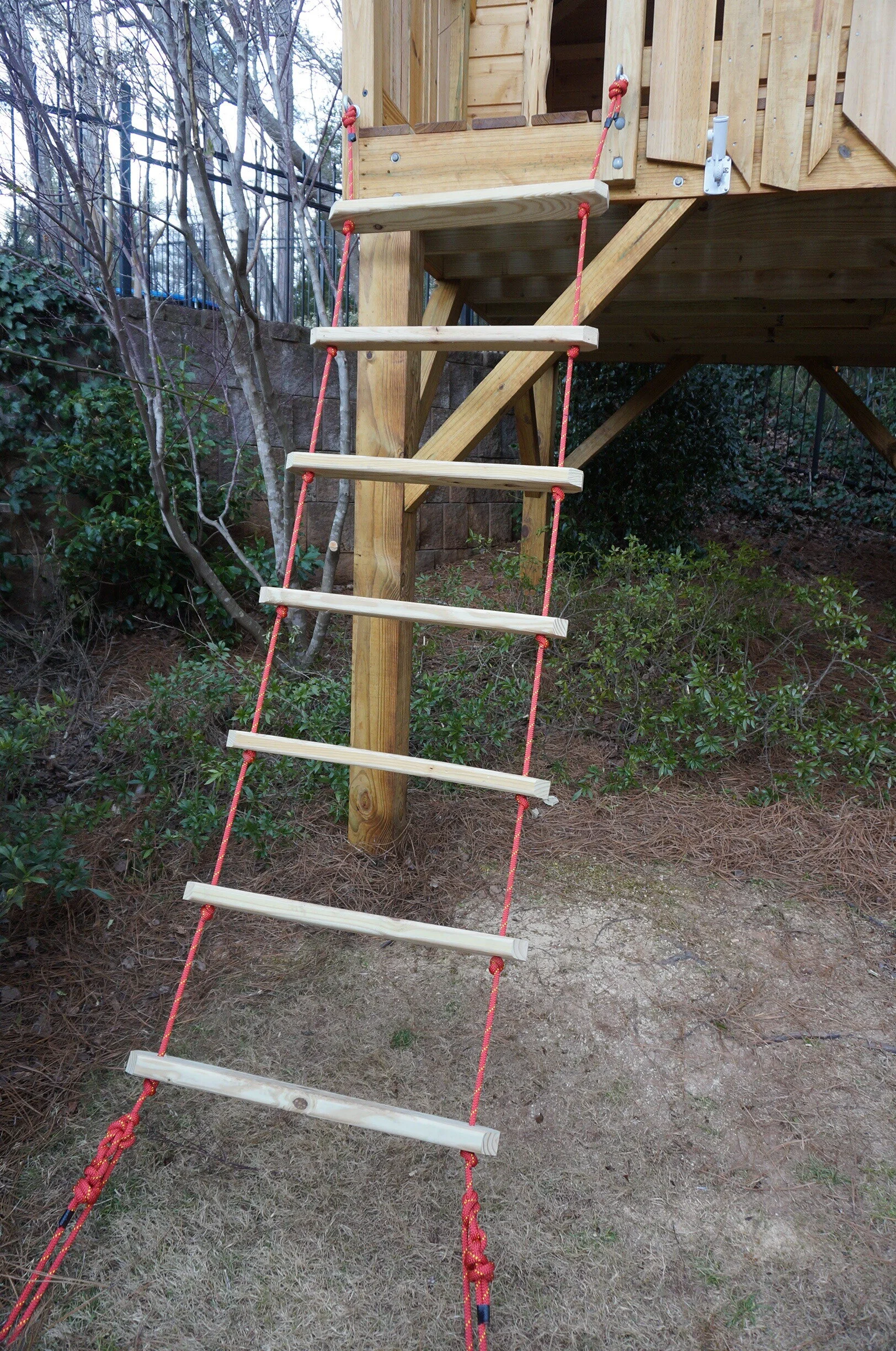 Whimsical Treehouse on Posts(2).JPG