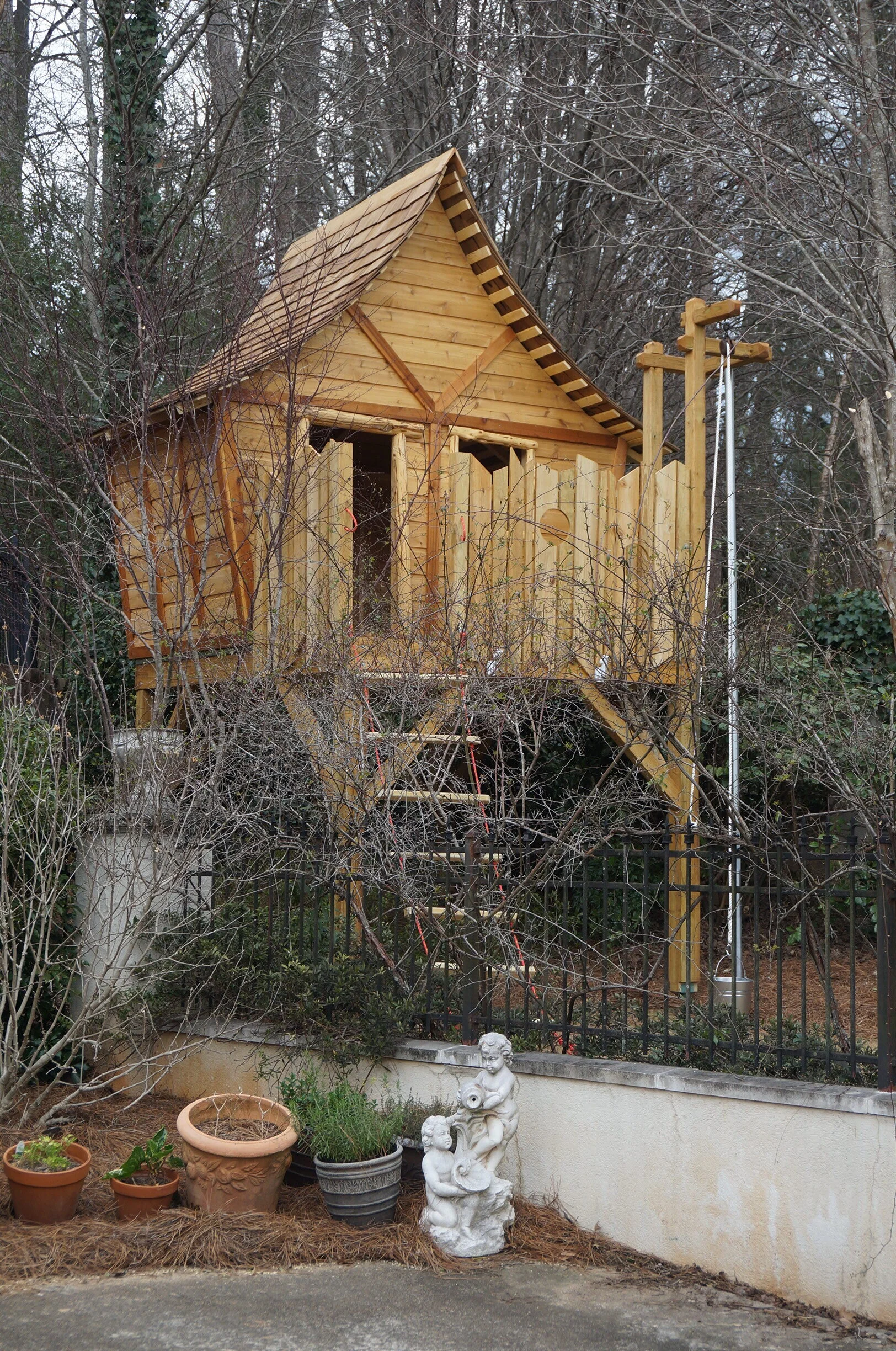 Whimsical Treehouse on Posts(20).JPG