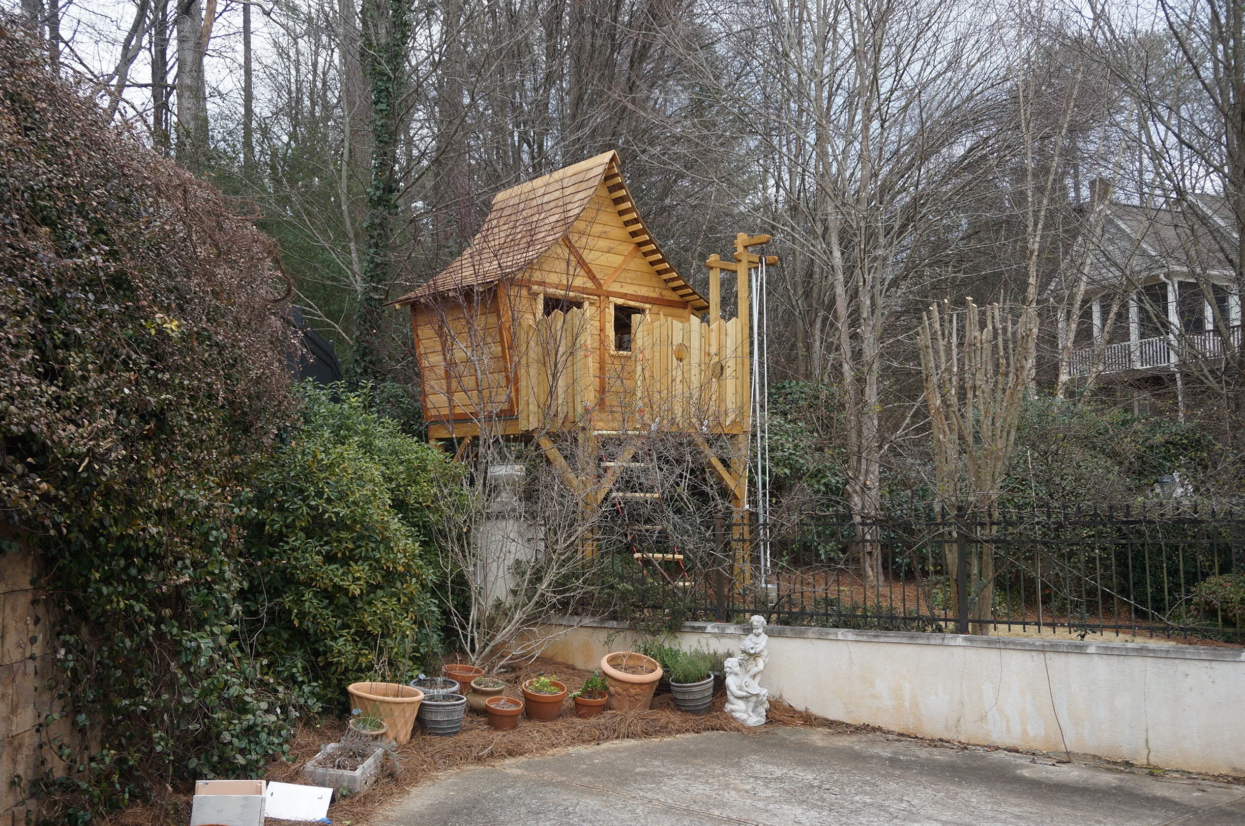 Whimsical Treehouse on Posts(19).JPG