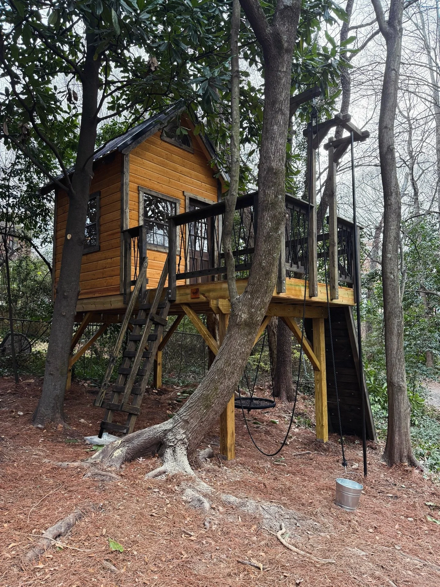 Another kid&rsquo;s treehouse in the books! This one features a climbing wall, fireman&rsquo;s pole, net loft, spider swing, pulley bucket, and a cute little custom surprise&hellip;swipe to see what it is 👀🧚

#kidstreehouse #treehousebuilders #fair