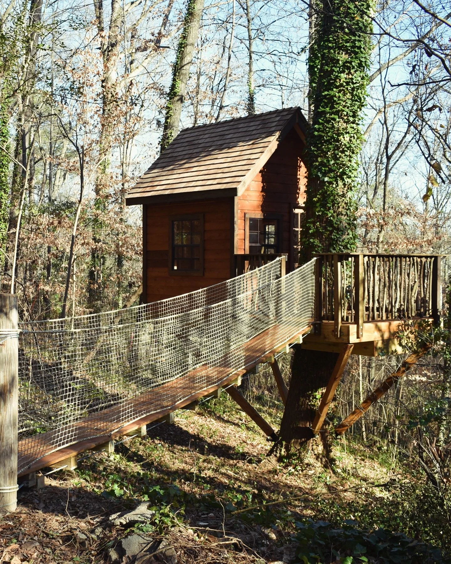 A timeless classic treehouse design &ndash; fully suspended. Do you prefer a traditional or a modern look? 

#classictreehouse #traditionaldesign #customtreehouse #treehousebuilders #treehouseexperts
