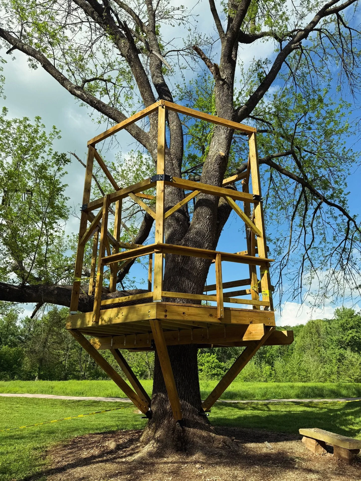 Progress update on the park playground! Any guesses on how we&rsquo;ll enclose the structures?

#parkplaygroundconstruction #naturalplayground #customplayground #treehouseplayground #bellavista