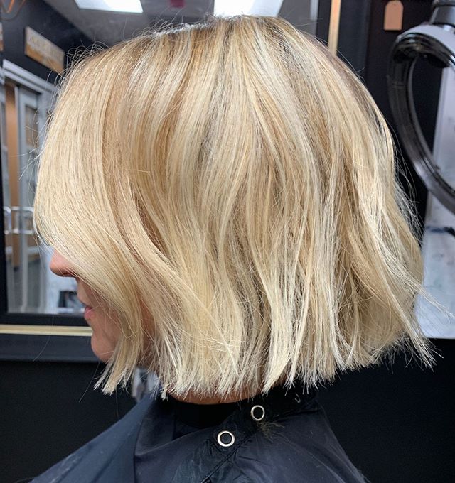 Crankin the sass up to 💯💯💯
.
.
.
This particular client always lets me have artistic freedom, this time she came in wanting her hair to be healthy and was ready for the big chop - she wanted a #frenchbob 😍😍(without the bangs) sooo I told her, let’s go with a warm blonde tone so we can keep your hair as healthy as possible - personally I think the warmth looks amazing on her and the chop was most definitely needed! 👏🏻👏🏻 .
.
.
I love when someone comes in who isn’t afraid of warm tones - usually most people don’t want to see ANY “red, orange, or yellow” - what we like to call “warm tones” - but it’s okay to be different and it’s also okay to have auburn, copper, or golden tones in your hair, they are beautiful and usually what most people’s hair actually wants to pull.