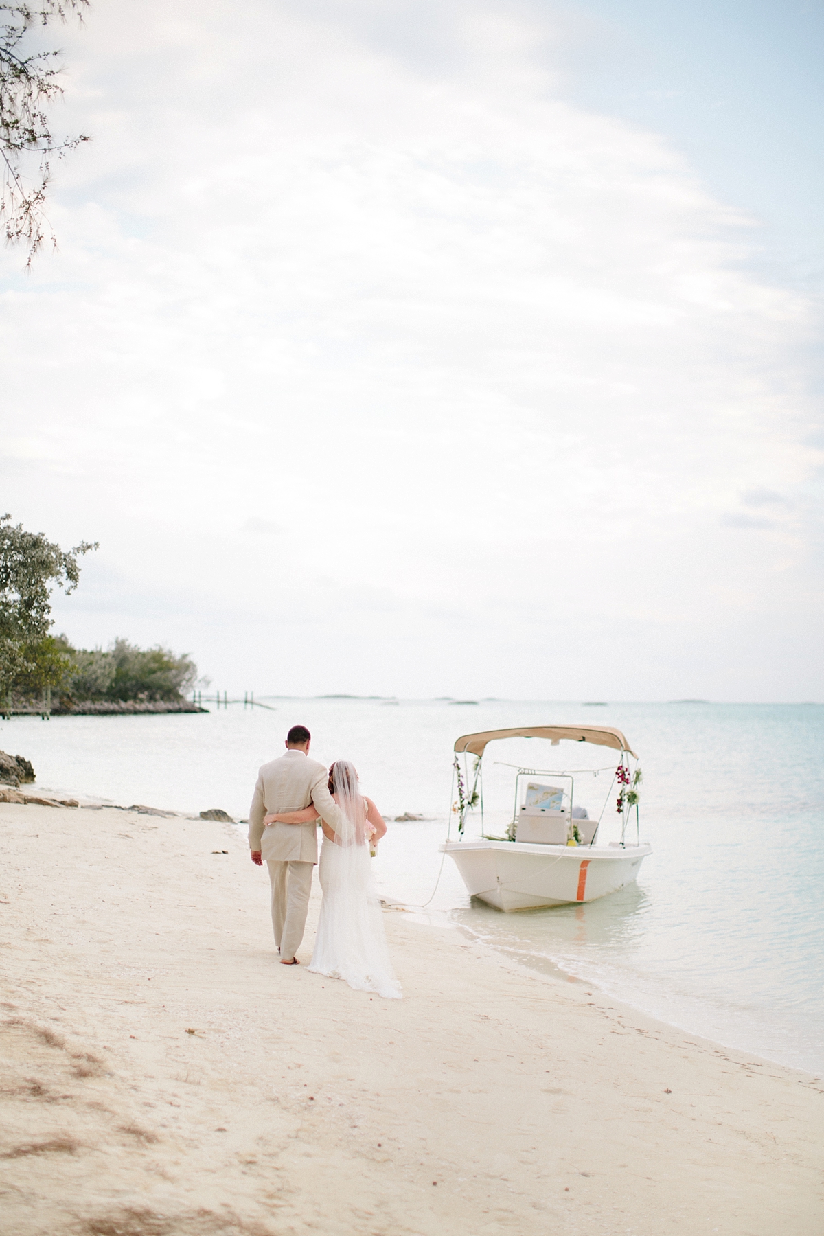 bahamas-destination-wedding-photographer-island-private-ceremony-staniel-cay_0030.jpg