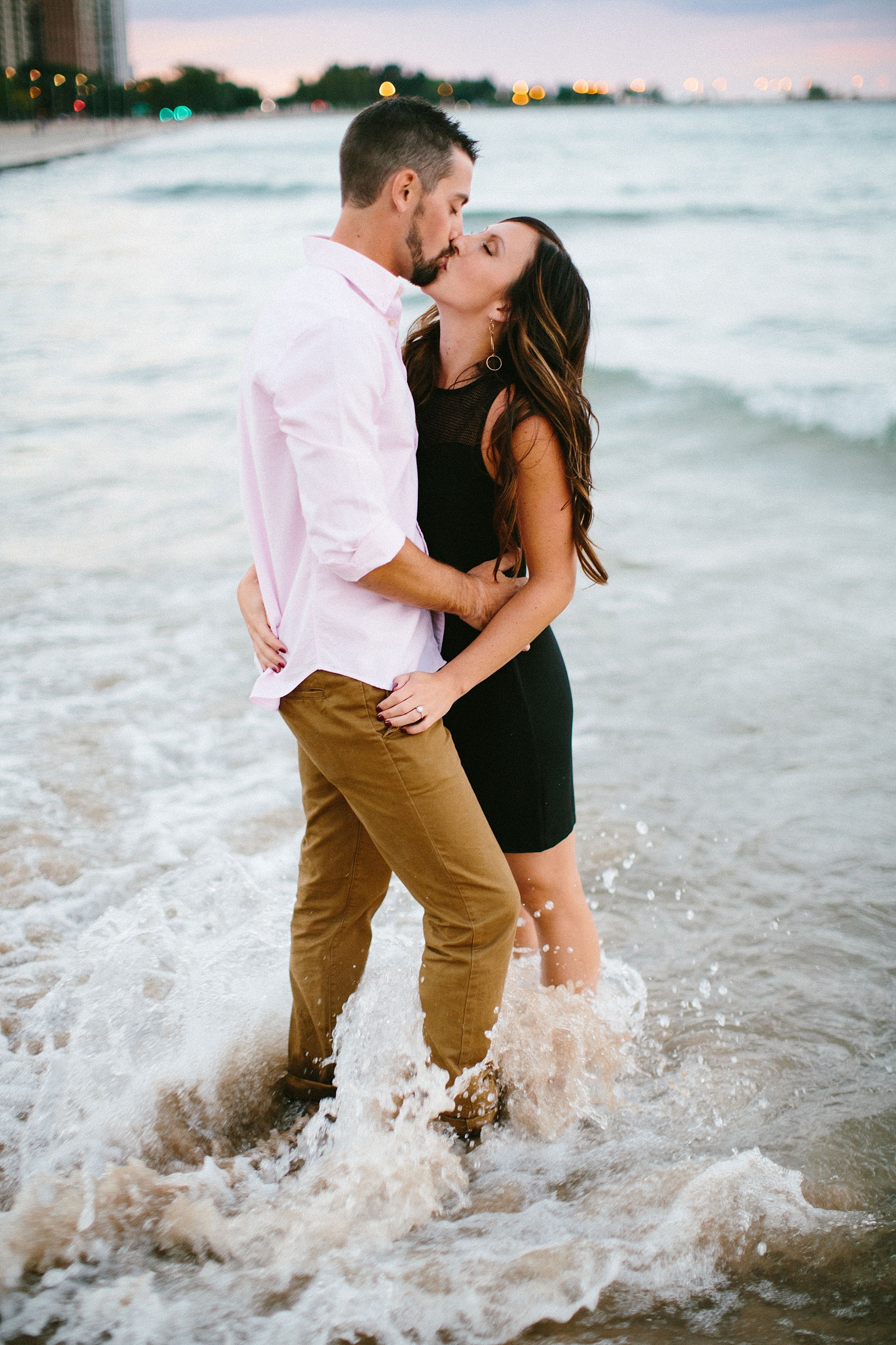 chicago-summer-engagement-session-lincoln-park-bar_0001.jpg