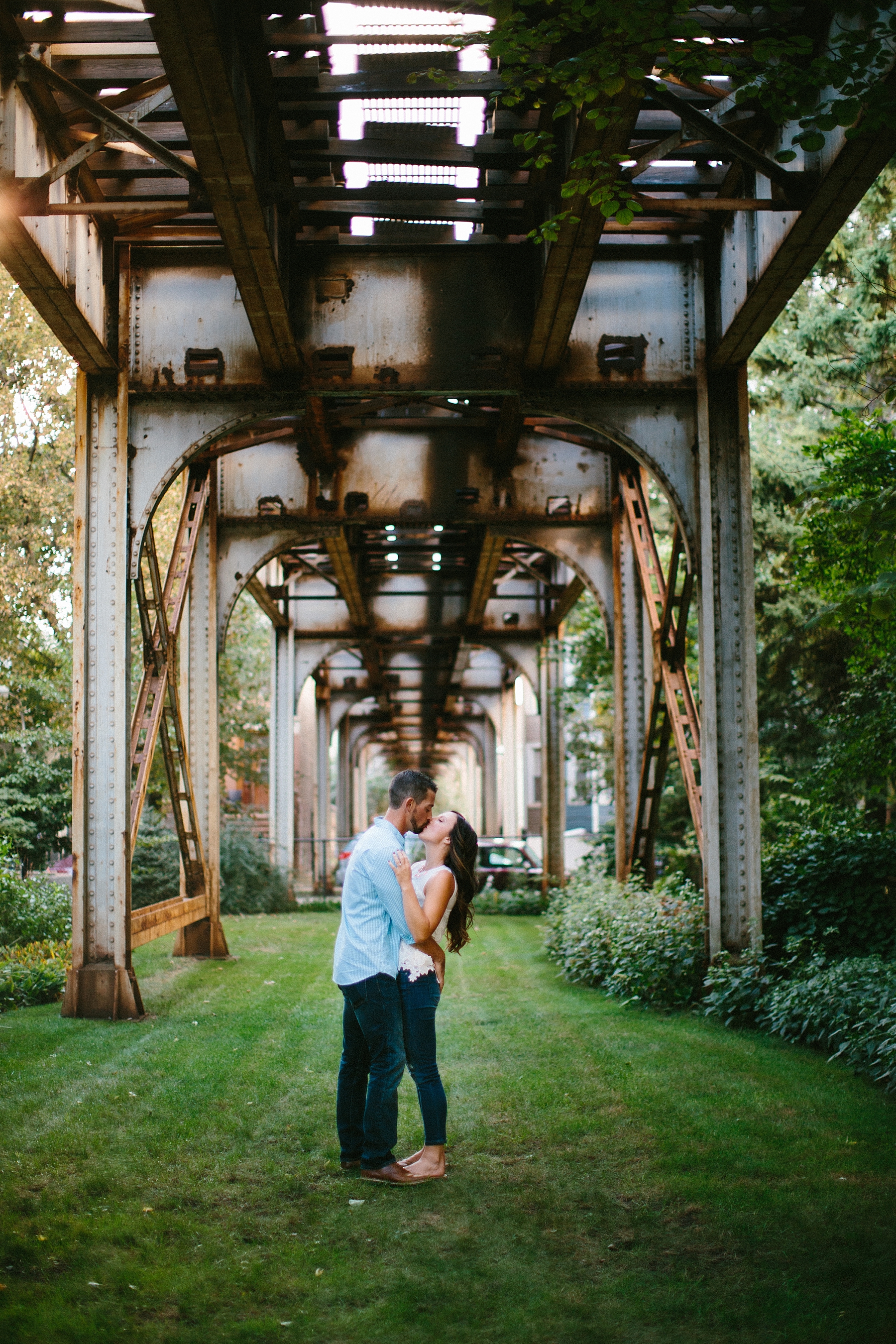 chicago-summer-engagement-session-lincoln-park-bar_0005.jpg