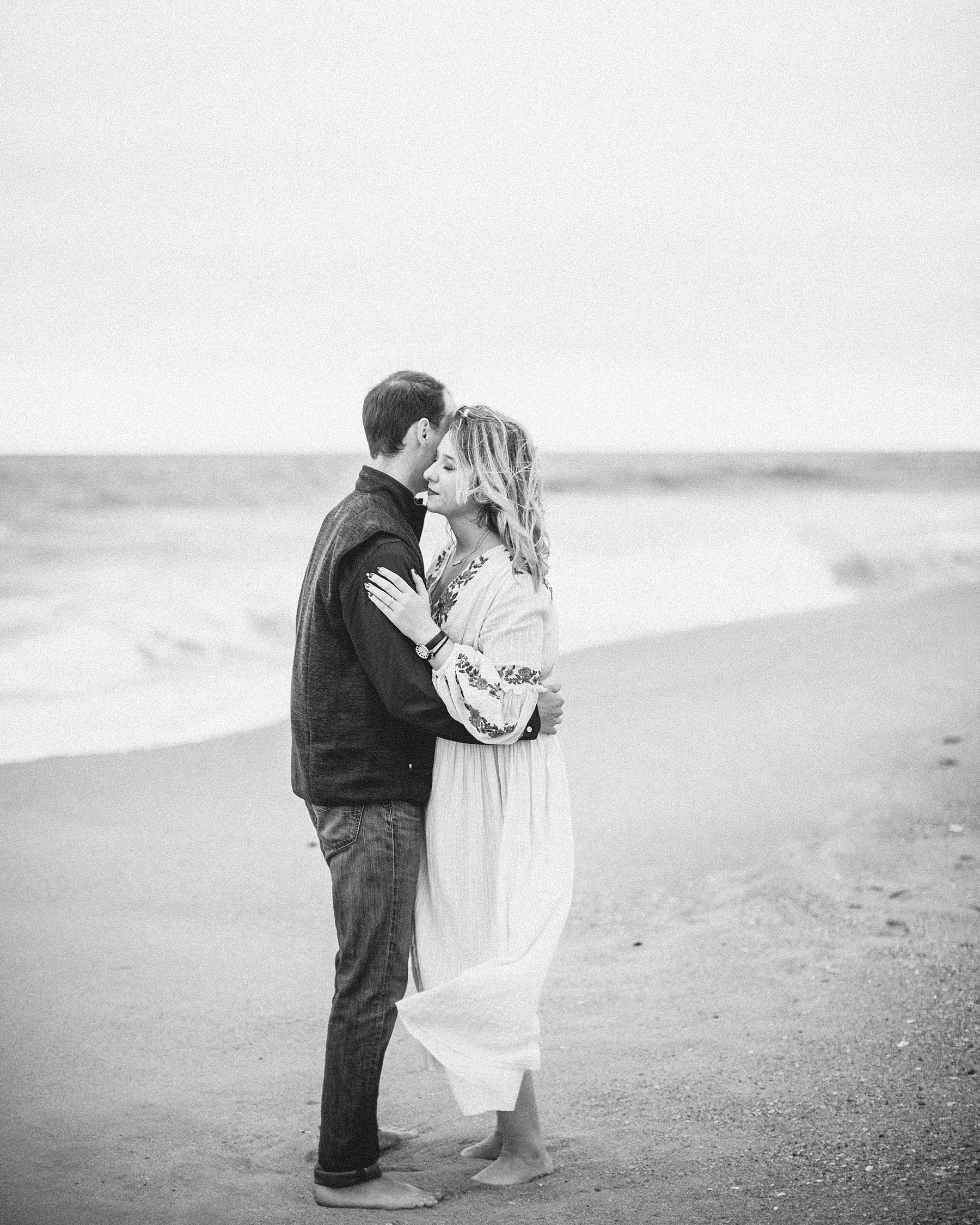 spring-lake-nj-engagement-session-cloudy-day-beach_0002.jpg