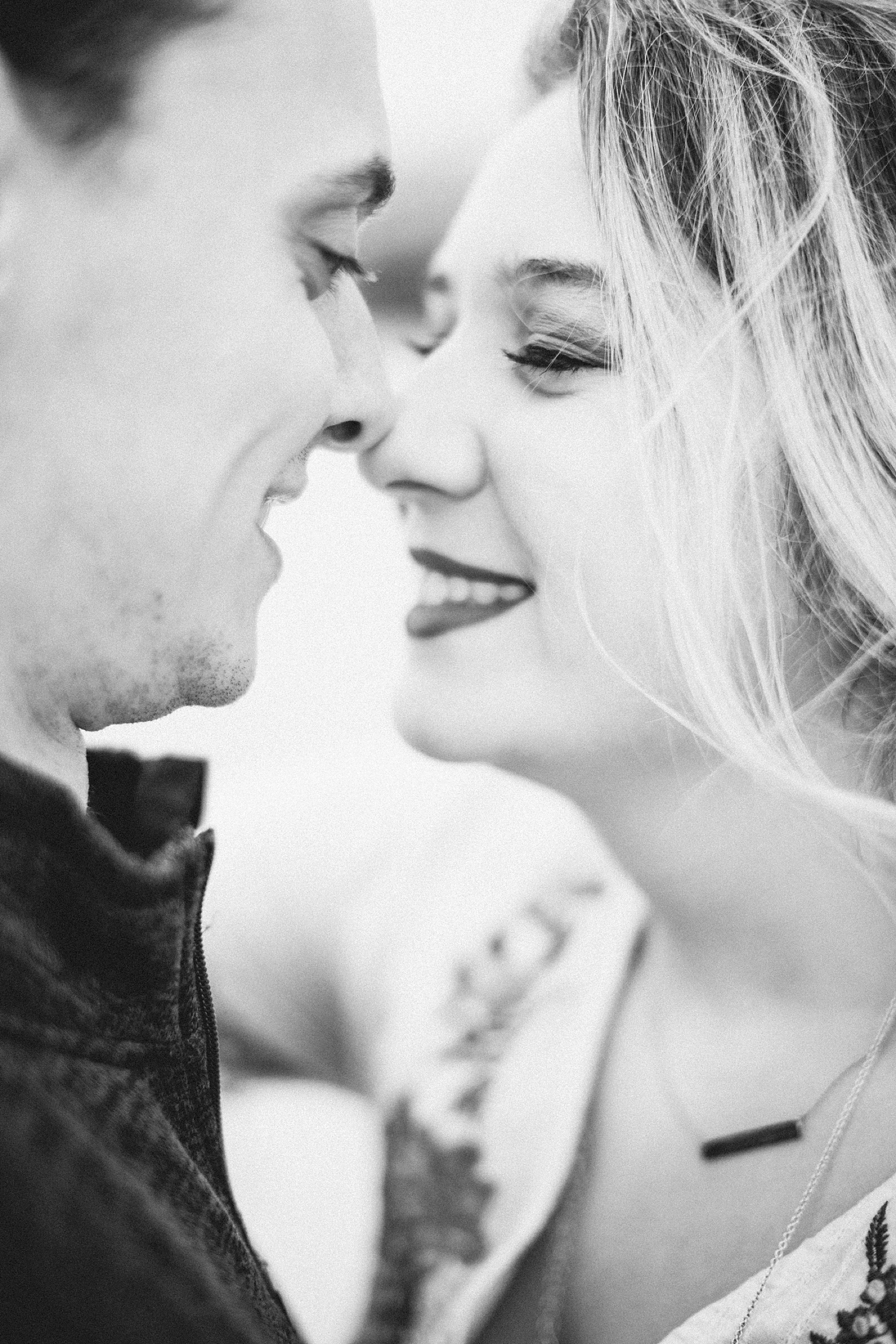 spring-lake-nj-engagement-session-cloudy-day-beach_0009.jpg