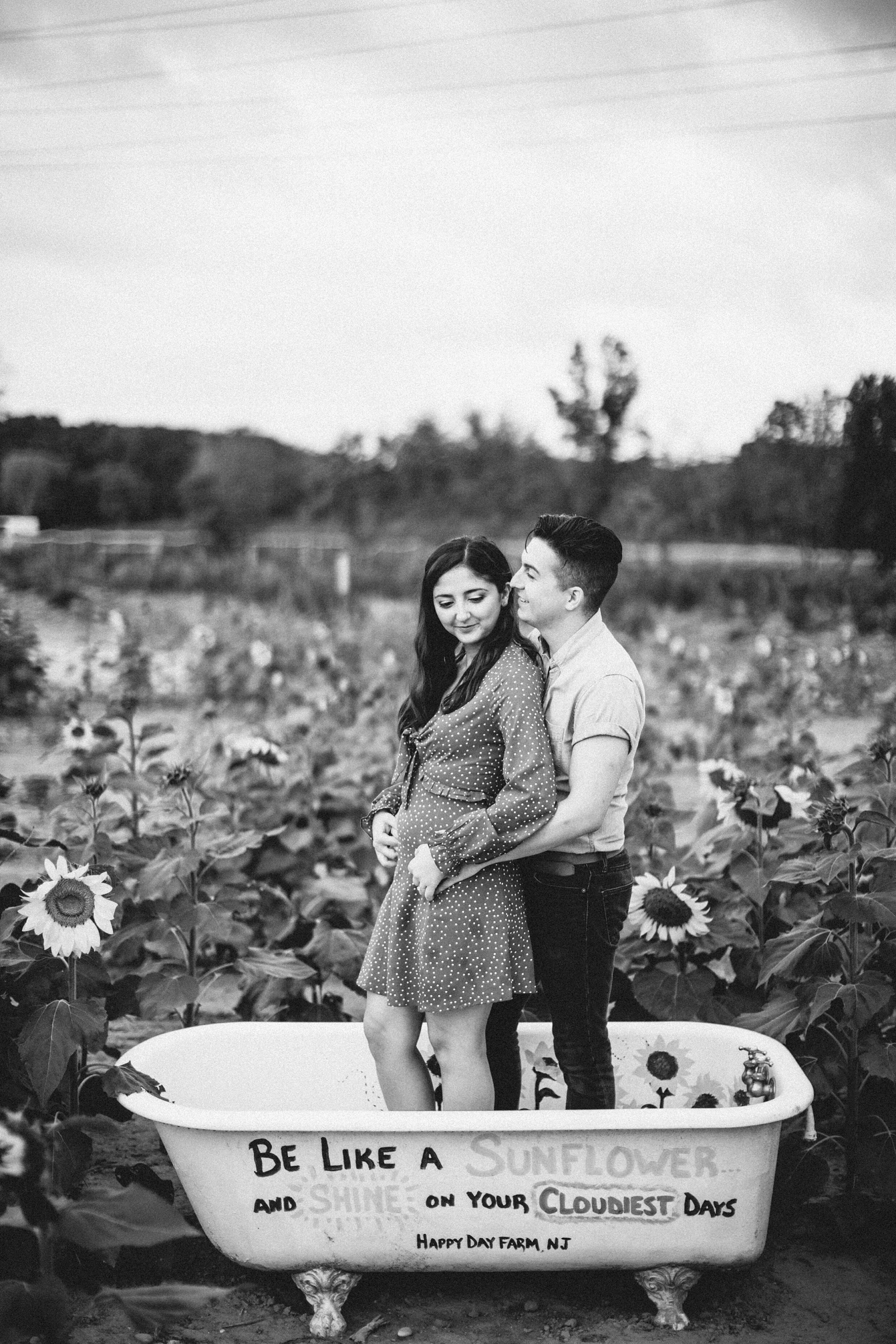 sunflower-field-engagement-session-nj_0017.jpg