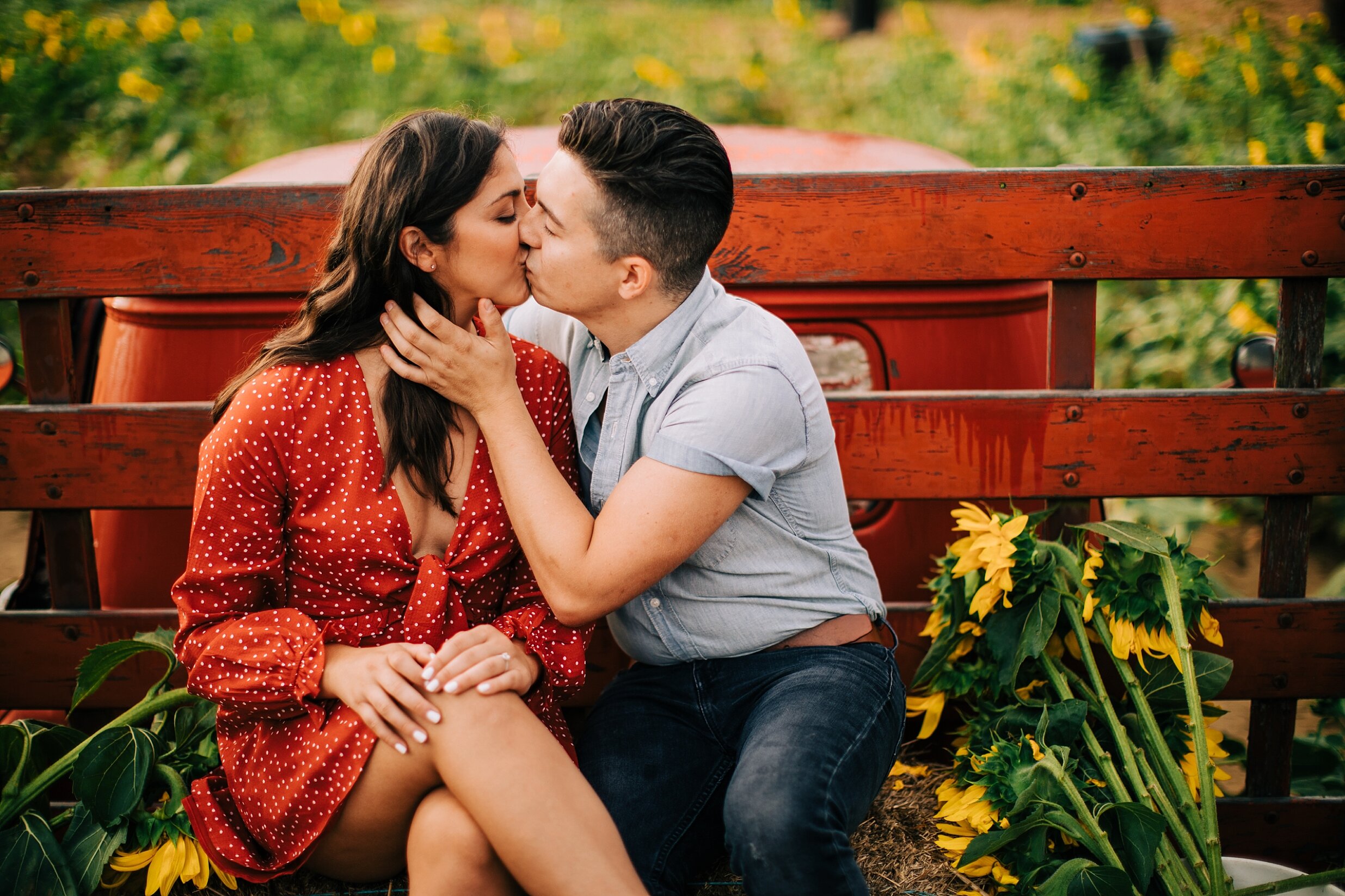 sunflower-field-engagement-session-nj_0012.jpg