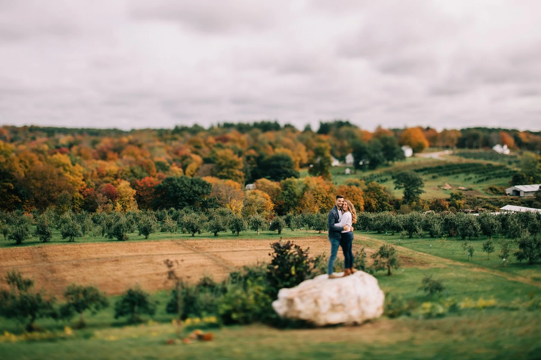 connecticut-wedding-photographer-engagement-orchard_0015.jpg