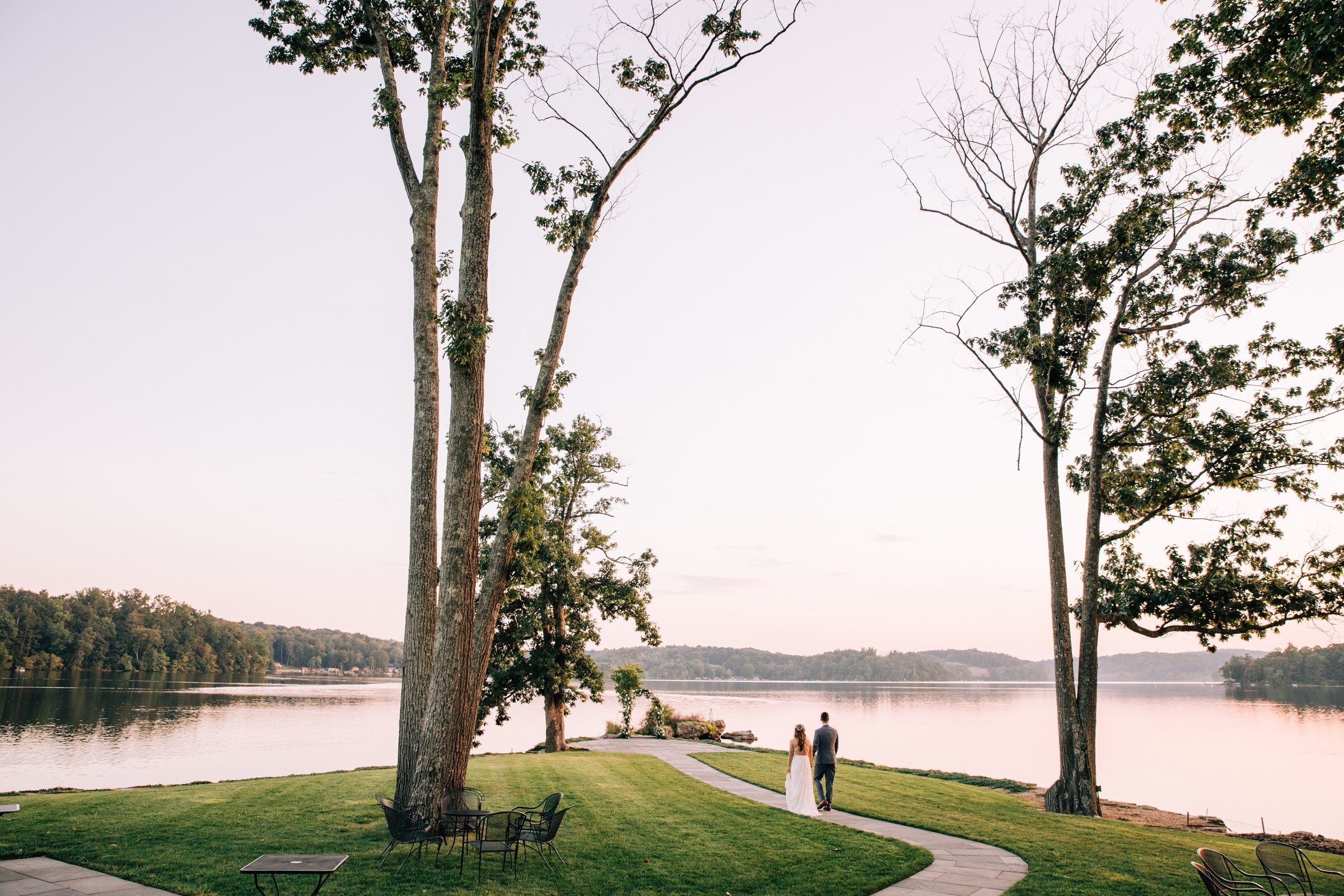 24_golden hour photos northshore house wedding.jpg