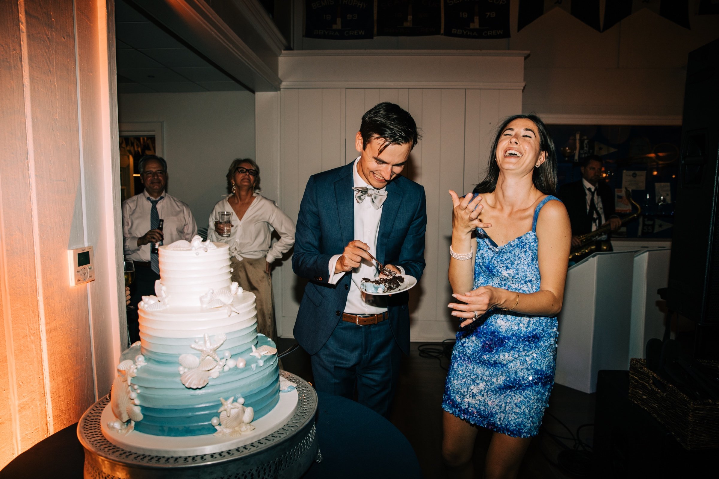 36_bride and groom cake cutting bay head yacht club.jpg