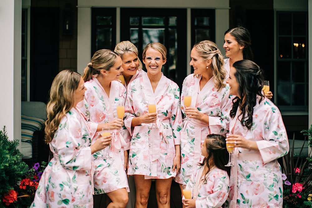 05_bride with bridesmaids aire barcelona.jpg