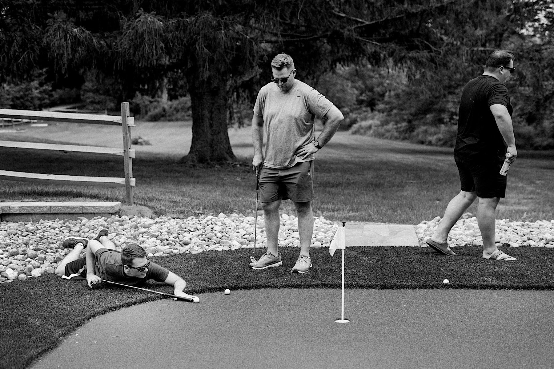 26_groomsmen golfing before cross keys estate wedding.jpg