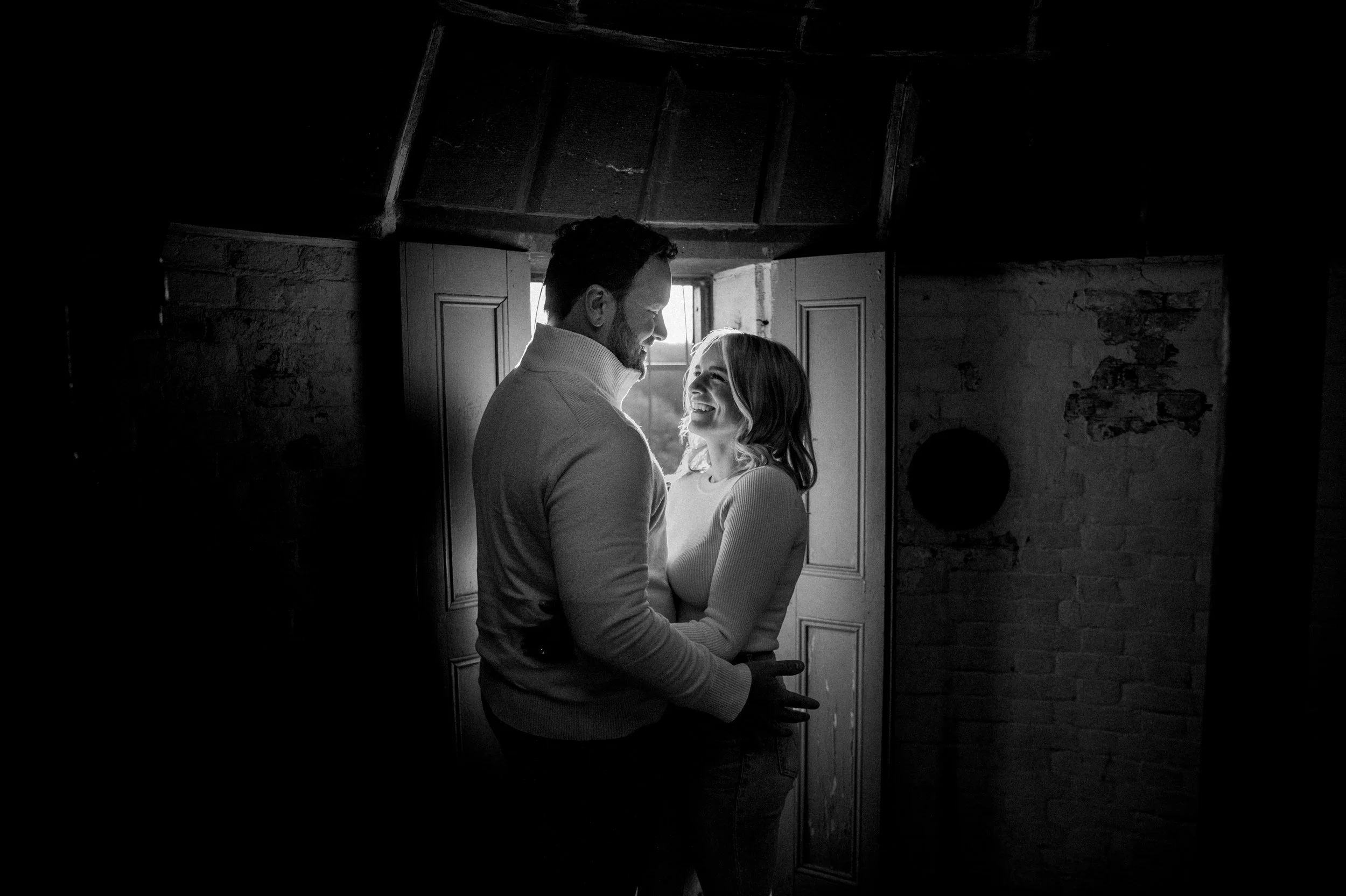 05_historic landmark engagement session.jpg