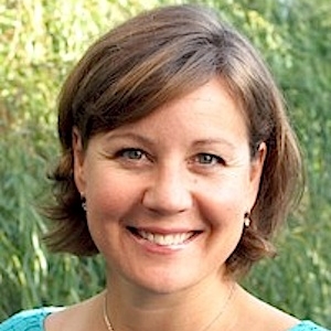 Kelly+Headshot+300+Pixel.jpg