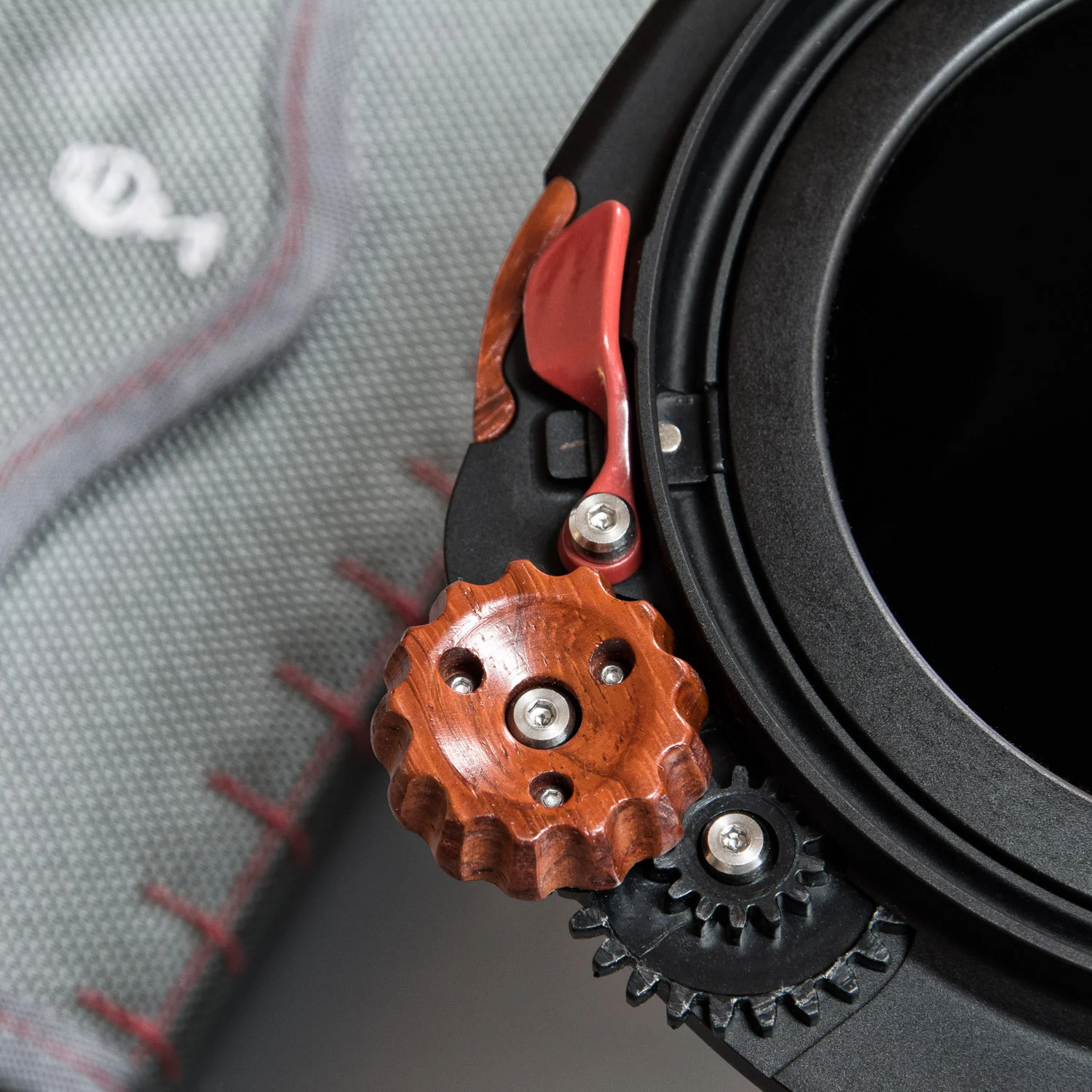 Polarizer gears and locking lever to secure polarizer in the holder