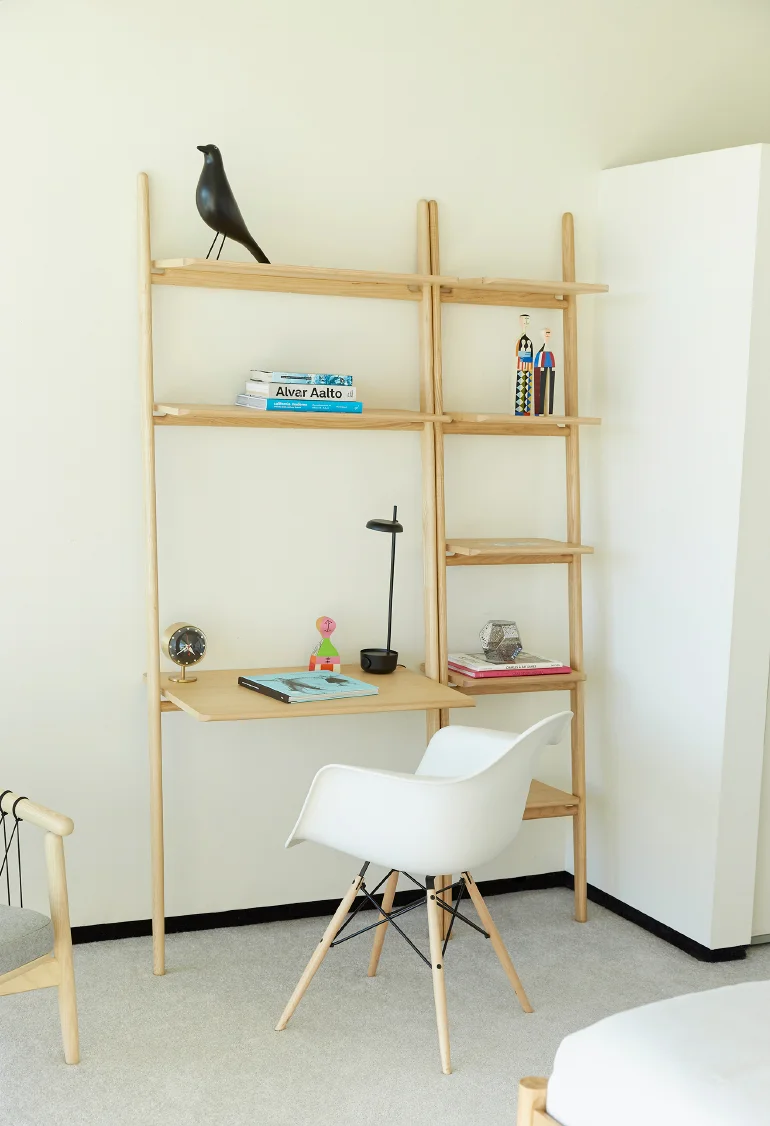 2230-dwr-stahl-folk-ladder-shelving.jpg