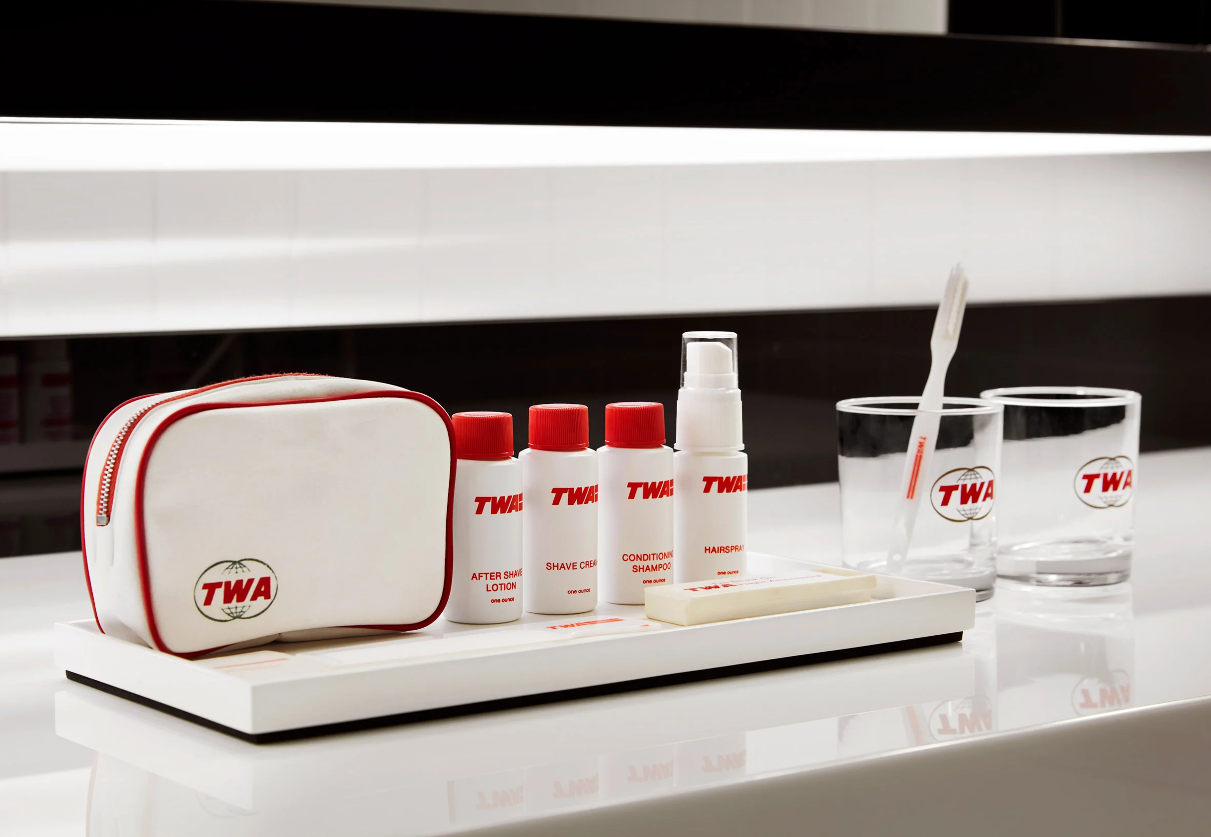 twa-hotel-eero-saarinen-interiors-jfk-airport-new-york-city-usa-david-mitchell_dezeen_2364_col_6.jpg