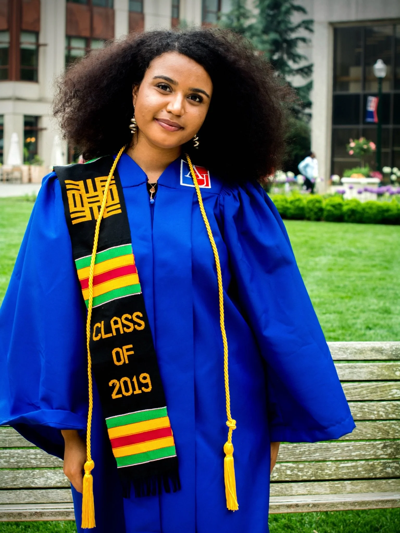 You don&rsquo;t have to know how to pose.

That&rsquo;s my job.

I&rsquo;ll guide you through every shot so you feel comfortable, confident, and actually enjoy the moment &mdash; not just the result.

Because graduation isn&rsquo;t just about how it 
