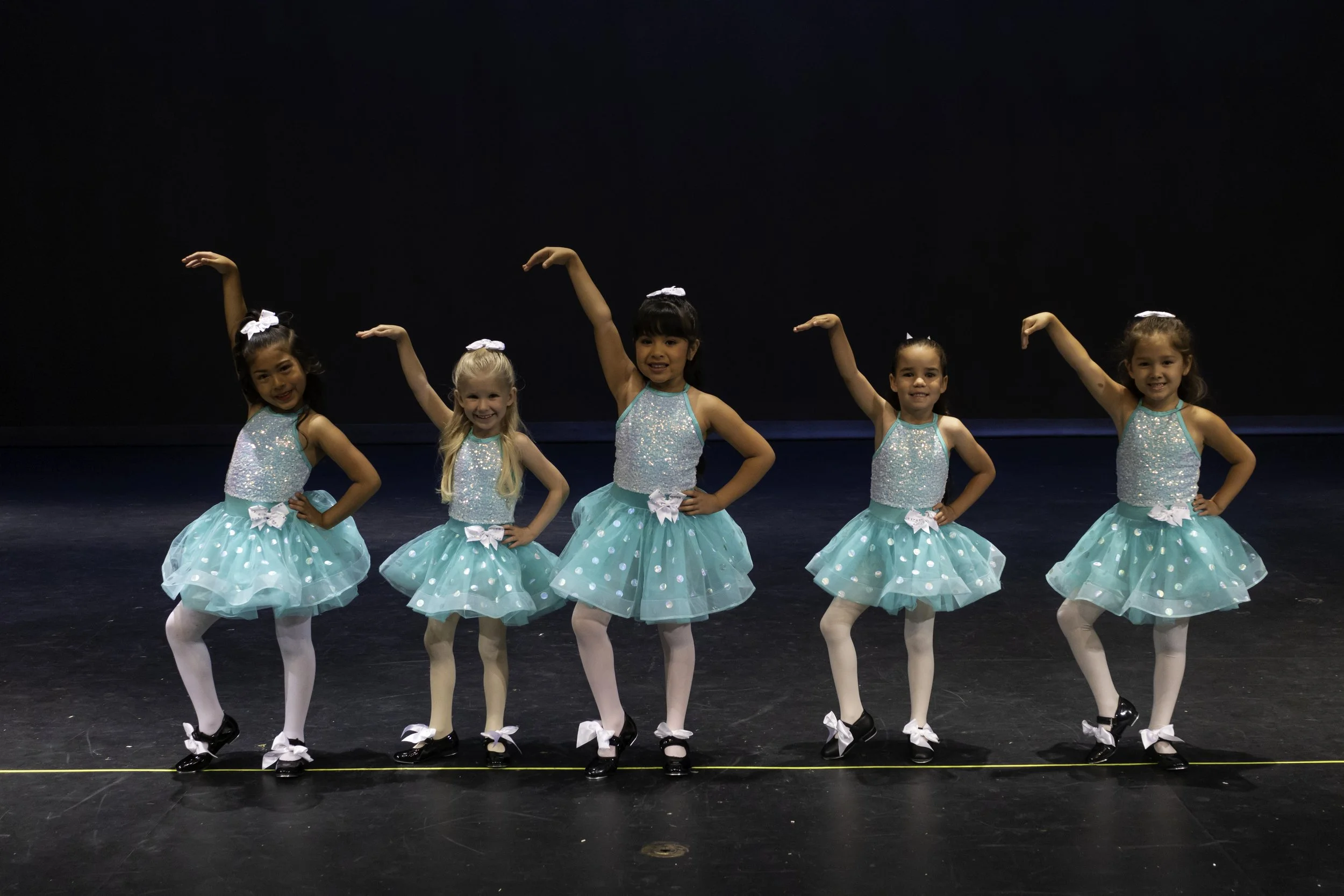 2022 Iconic Pic Pose-17.jpg