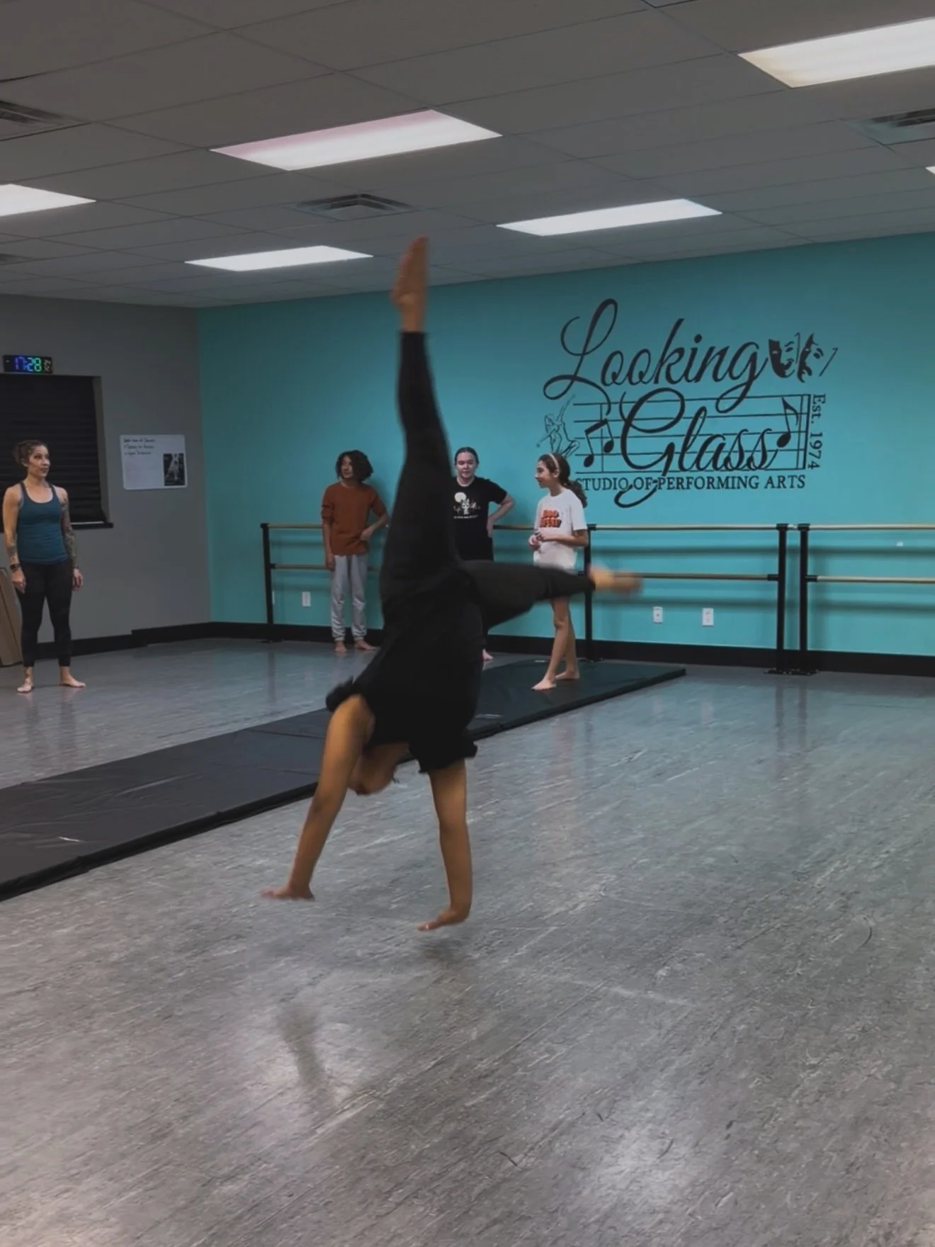 Classes for every age &amp; stage ✨🩰 

From Mommy &amp; Me to Adult classes, we offer a variety of dance &amp; theatre programs for all levels. 

🔗 Link in bio for class details.
#Redlands #DanceStudio #IE
