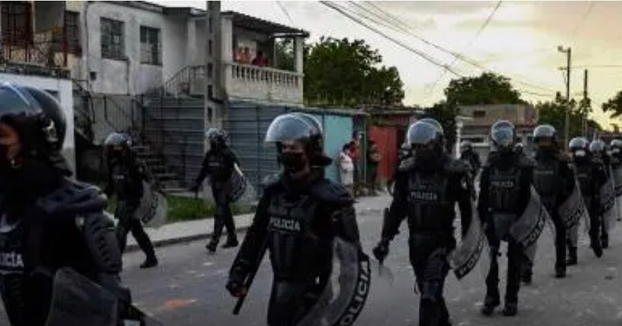 #Cuba This is how horror is normalized in Cuba
👉 In Feb 2023 there were 340 repressive actions against #humanrights defenders
👉115 arbitrary arrests
👉43 abuses against political prisoners 
👉69 sieges on homes of #journalists, critics &amp; altern