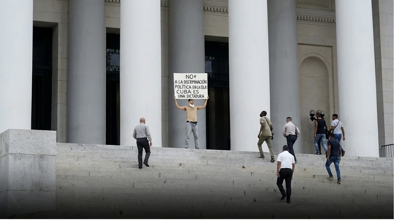 Cuban Pentecostal Pastor Detained After Protest at Havana’s National Capitol
