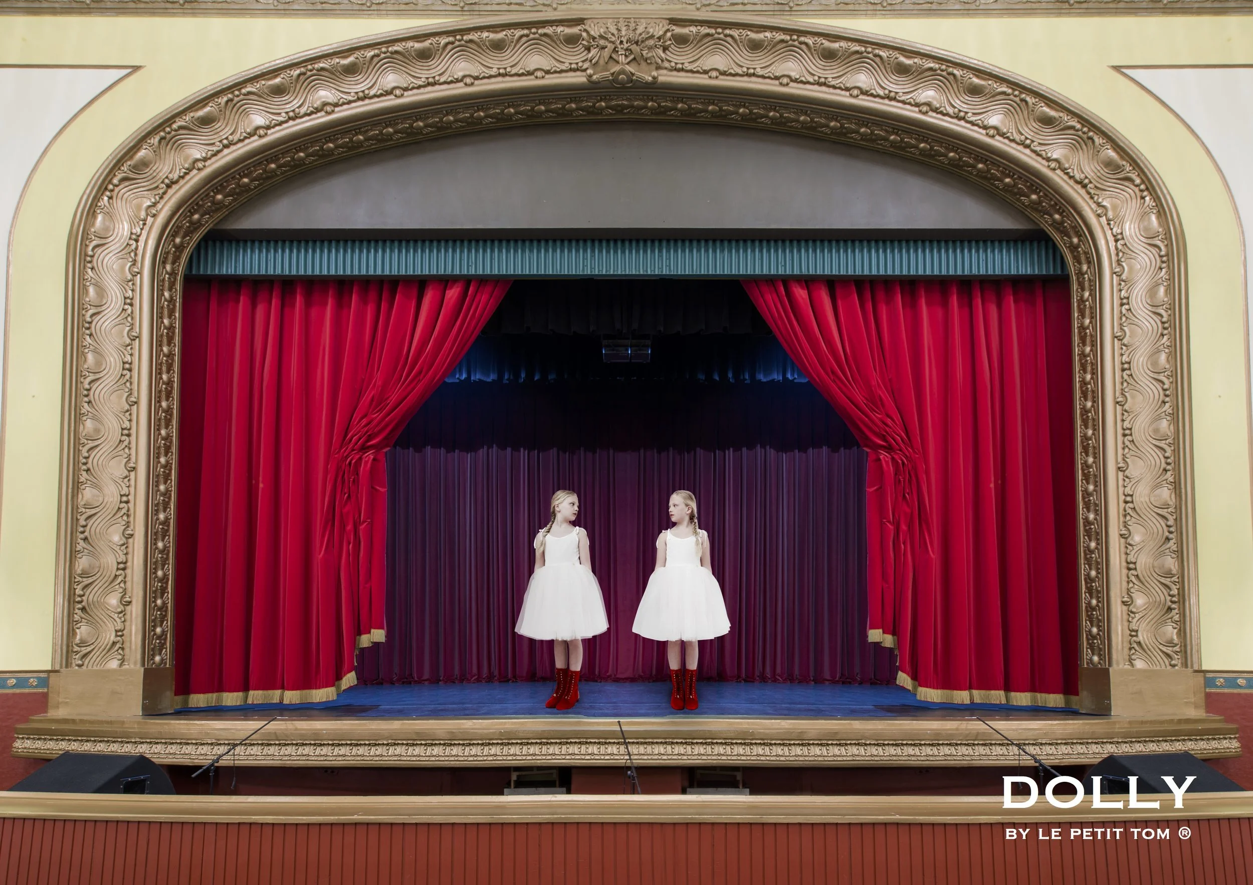 DOLLY-VELVET--SABRINA-WHITE-TWINS-THEATRE.jpg