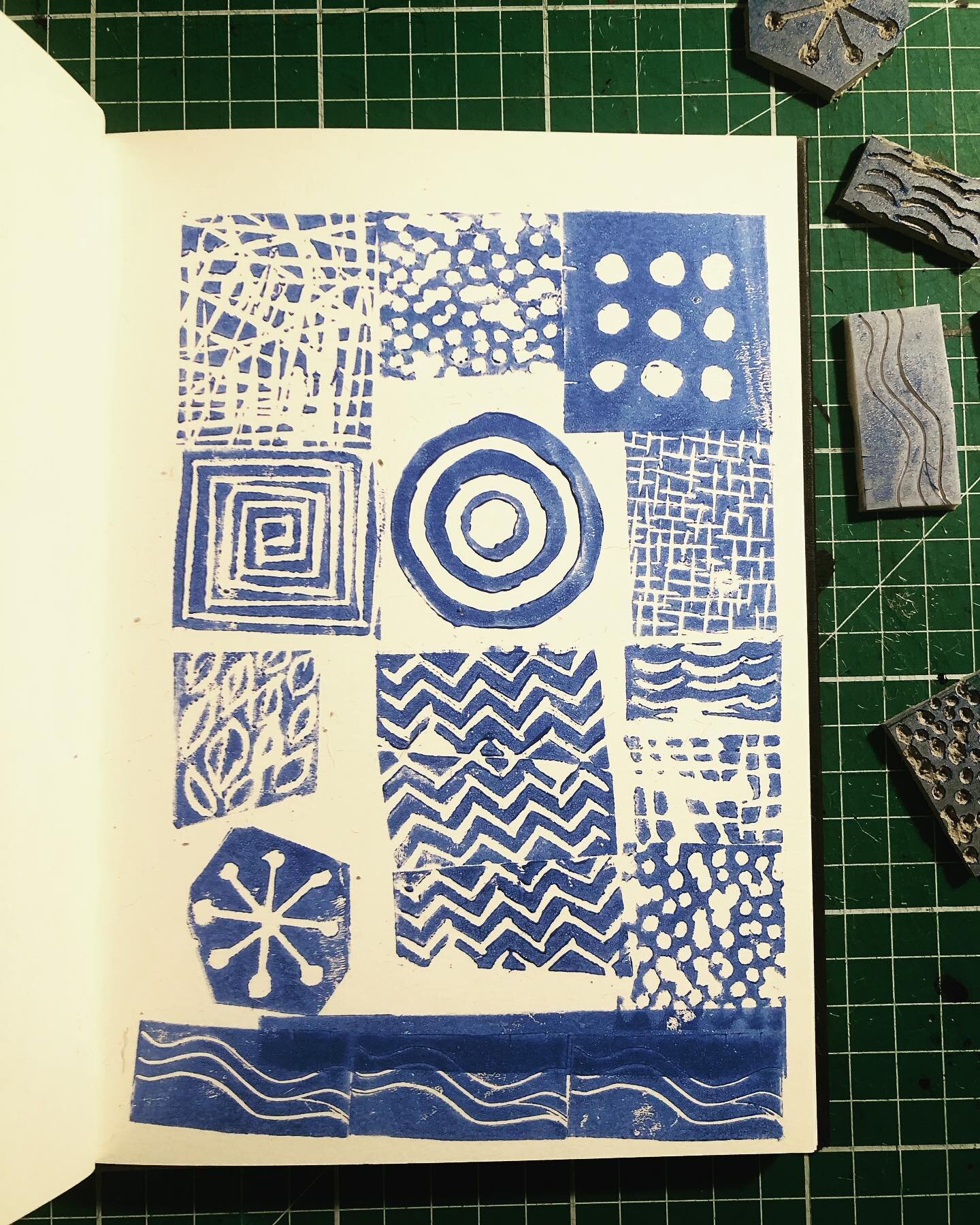 Playing&hellip; a little Lino print pattern test #sketchbook #lino #linoprint #patternplay