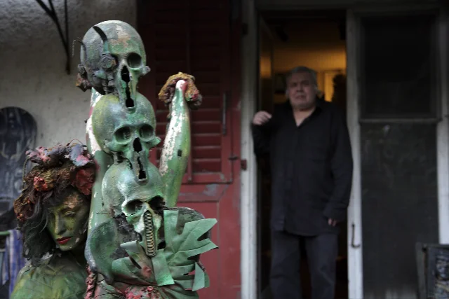 HR Giger in der Gartentür. Dezember 2011 © Christian Schwarz