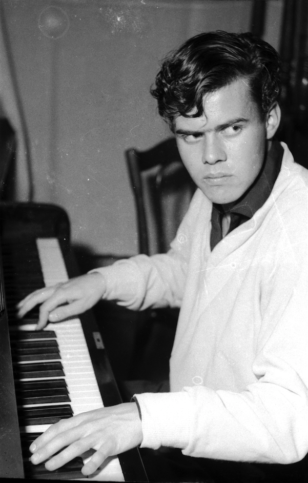 HRG at the piano, 1960