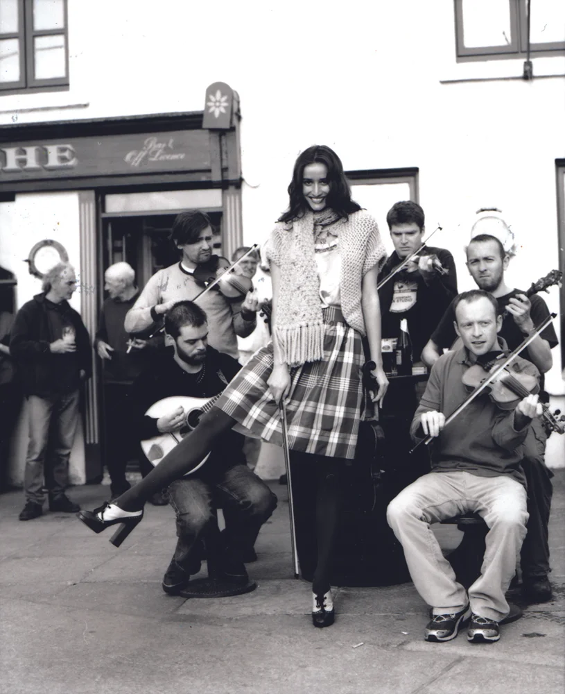 b+w woman holding violin amongst band 2_R110029.jpg