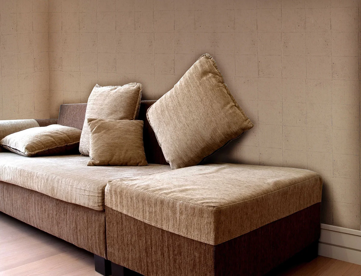 canap-taupe-motif-carrs-sublime-marron-copie.jpg