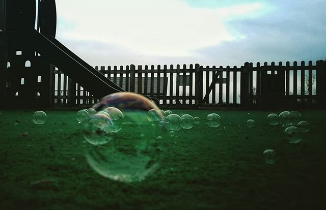 Bubblepark 
I like bubbles.
#cathalpaint #artcan #random #bubbles