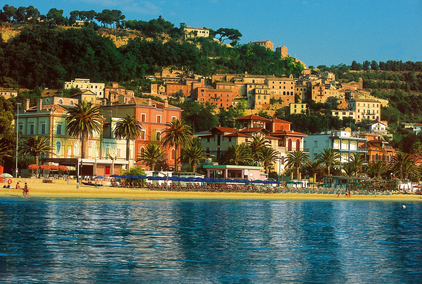 Panorama dal mare Grottammare.jpg