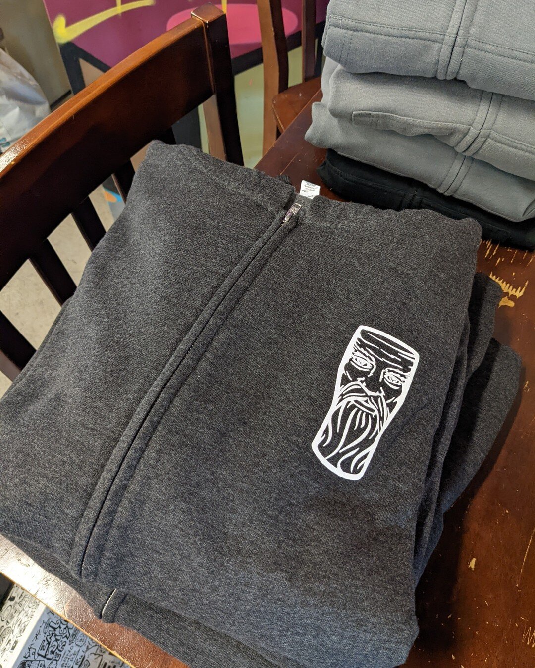 Spring in Chicago means it's time to trade in those winter coats for a cozy hoodie. Get yours at: https://www.alemanchicago.com/mens/hooded-sweatshirt-white-on-charcoal-heather

#beerswag #hoodieweather #tomskillingapproved