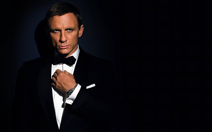 James Bond - DC3.jpg