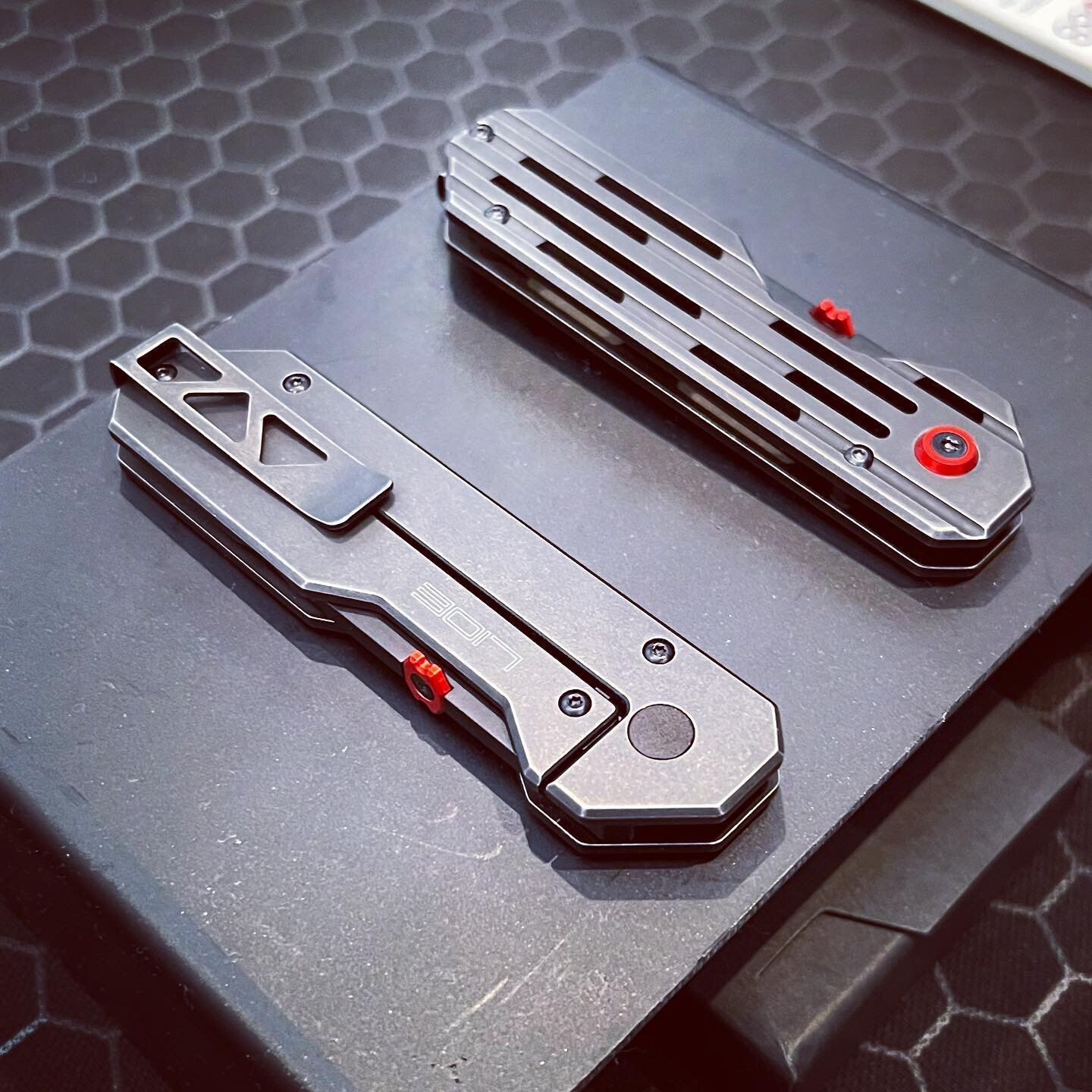 Not just pens @sfpenshow #xf1foldingknife #pocketknife #lioedesign #industrialdesign