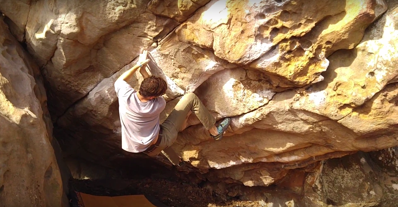 Dan Davis "Super Mario" V4 (Going into knee bar crux)