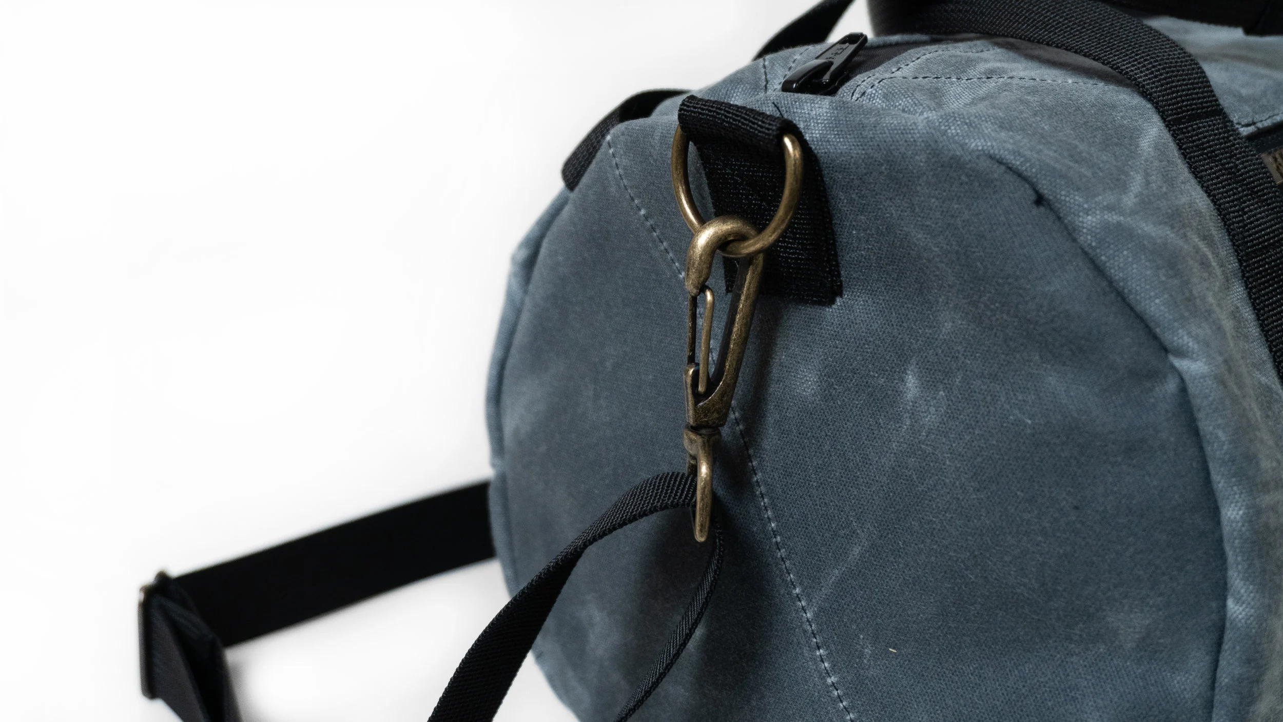 Commuter Bag (GUNPOWDER) swivel hook close-up.jpg