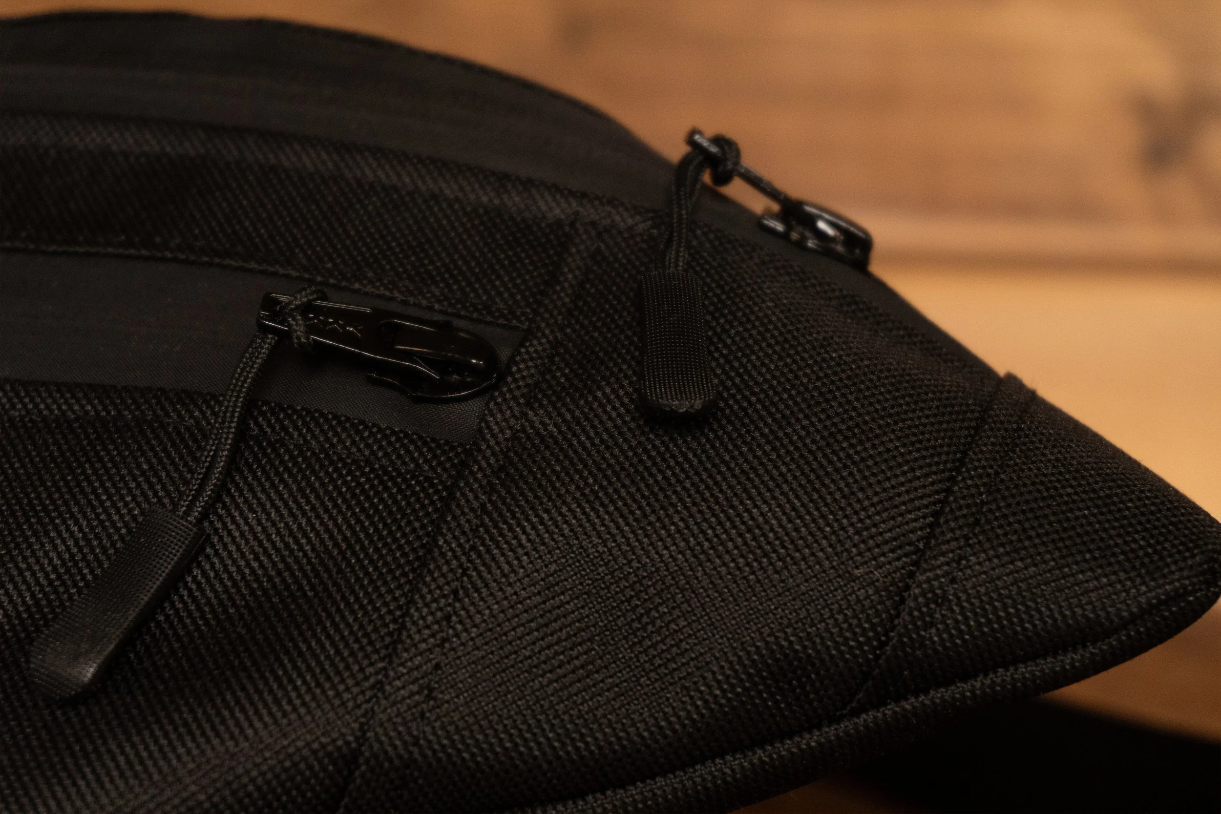 fannypack _black zipper.jpg