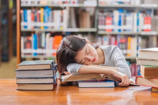 Better sleep habits lead to better college grades