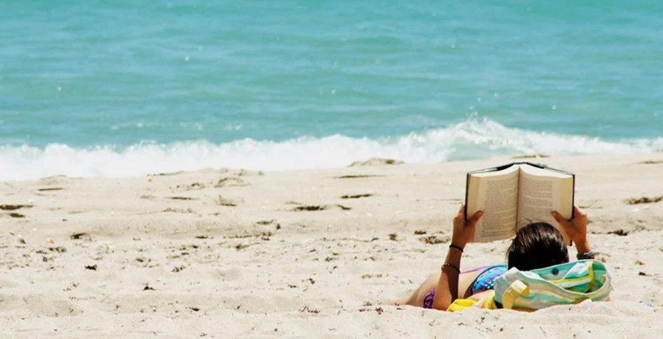 live-hawaii-beach-reads-hero_930x.jpg