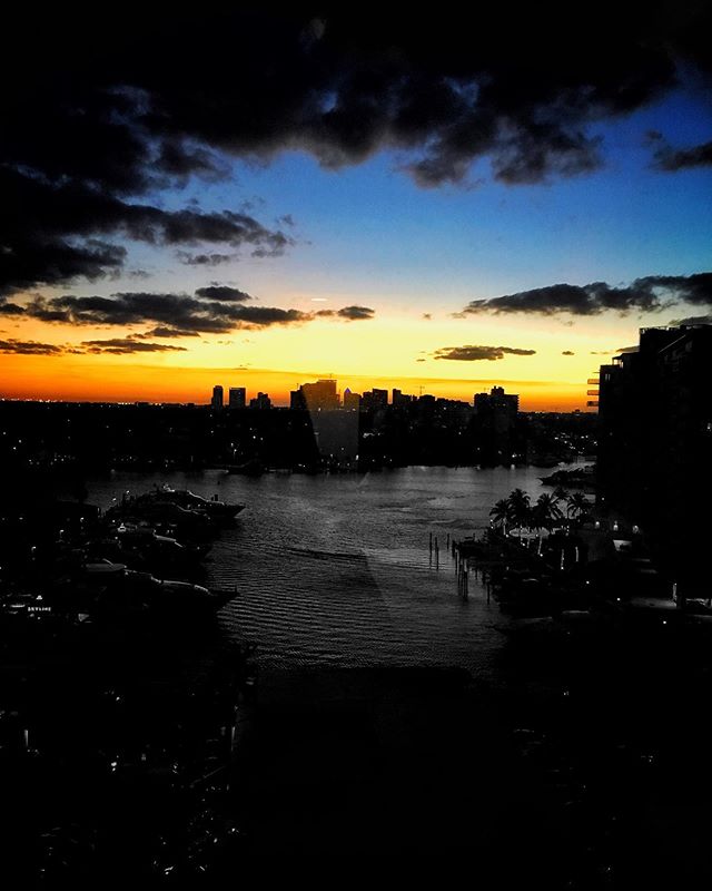 Skyline sunsets in the garden of Florida. #sunset #sunrise #sun #socialenvy #pretty #beautiful #red #orange #pink #sky #skyporn #cloudporn #nature #clouds #horizon #photooftheday #instagood #gorgeous #warm #view #night #morning #silhouette #instasky #all_sunsets