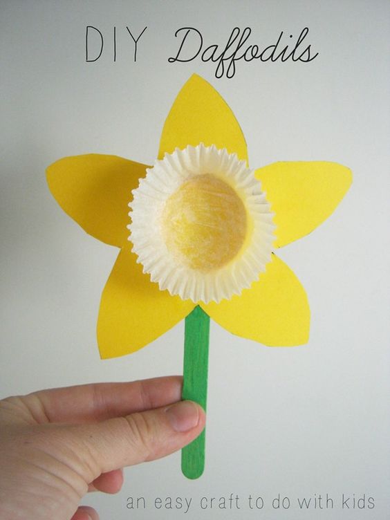 http://www.mendandmakenew.co.nz/2013/09/diy-daffodils.html